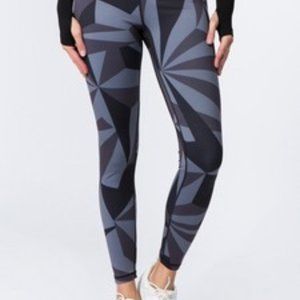 Active High Rise Geo Print Workout Legging - BLACK